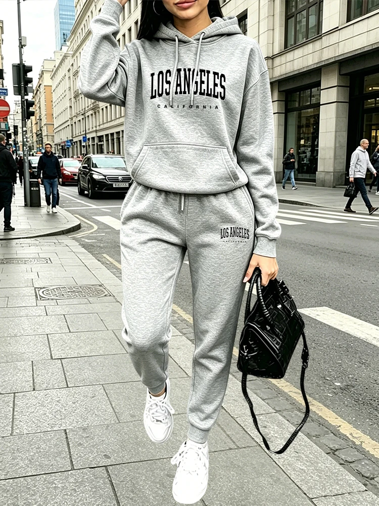 Winter Clothing Outfits - Повседневные женские комплекты: худи с принтом